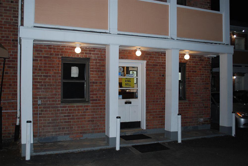 Central Motel Courtyard White Plains Εξωτερικό φωτογραφία