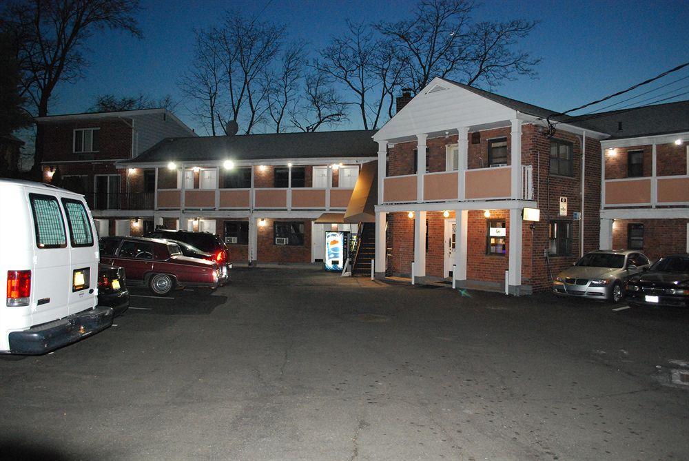 Central Motel Courtyard White Plains Εξωτερικό φωτογραφία