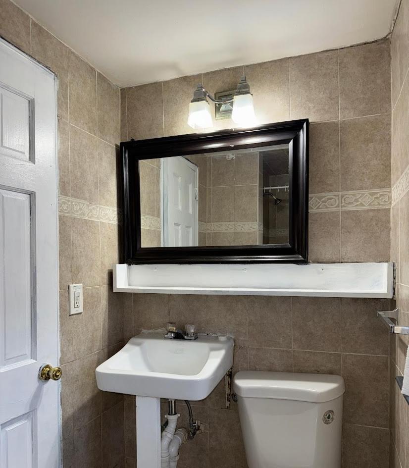Central Motel Courtyard White Plains Εξωτερικό φωτογραφία