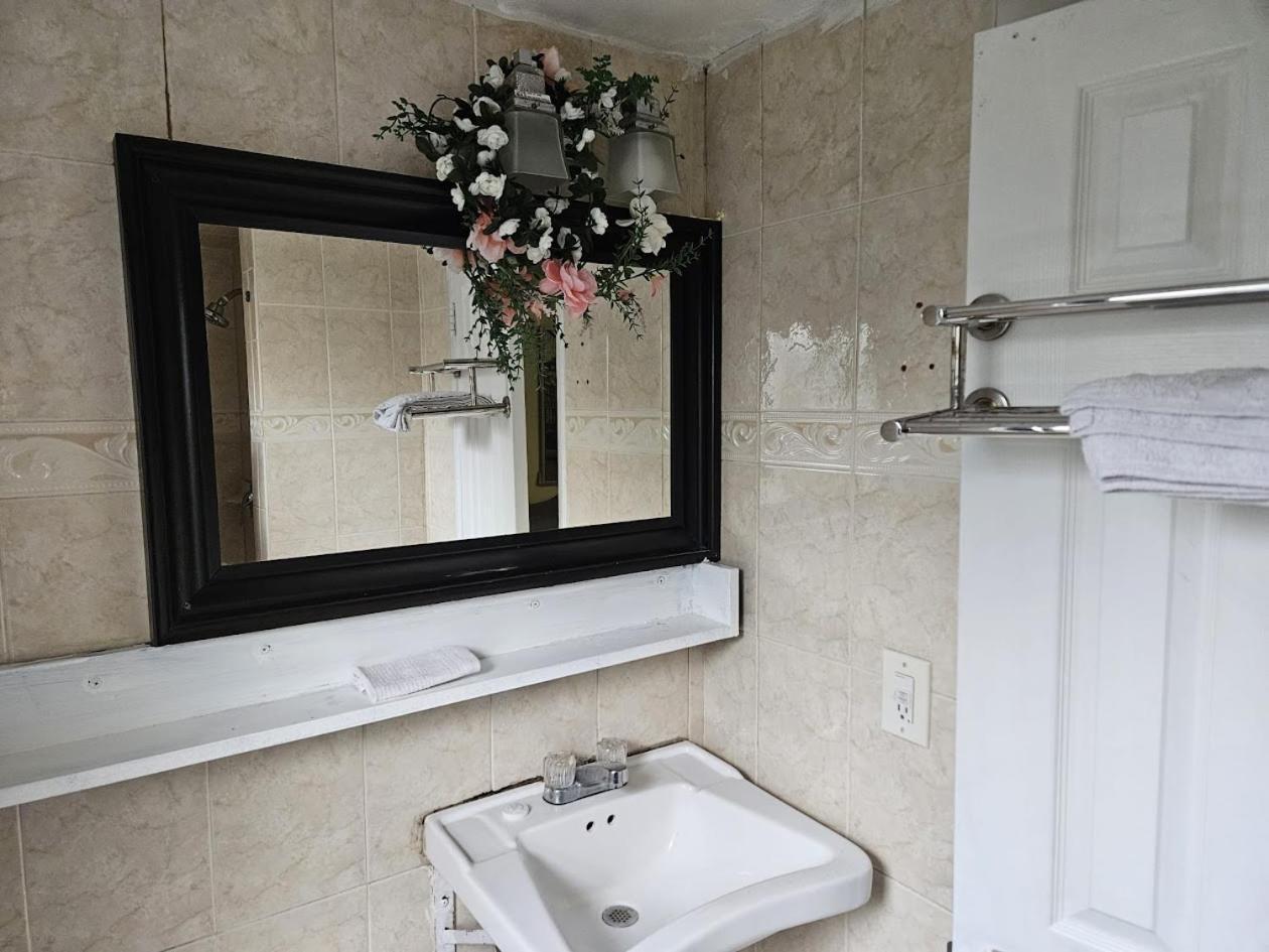 Central Motel Courtyard White Plains Εξωτερικό φωτογραφία