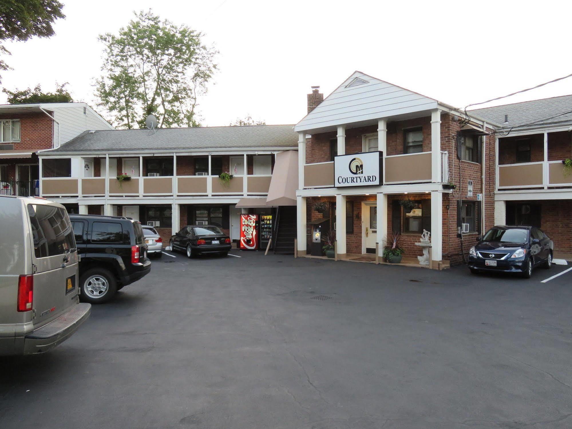 Central Motel Courtyard White Plains Εξωτερικό φωτογραφία