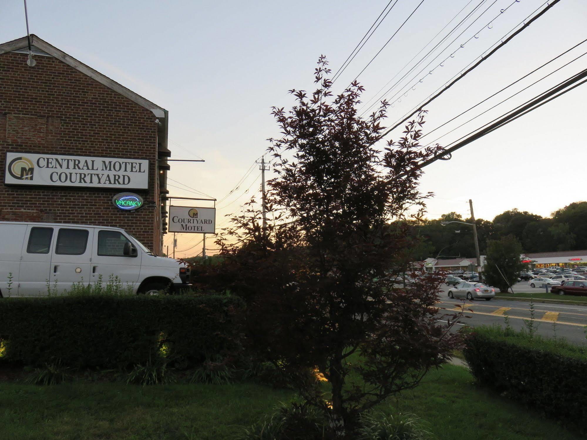 Central Motel Courtyard White Plains Εξωτερικό φωτογραφία