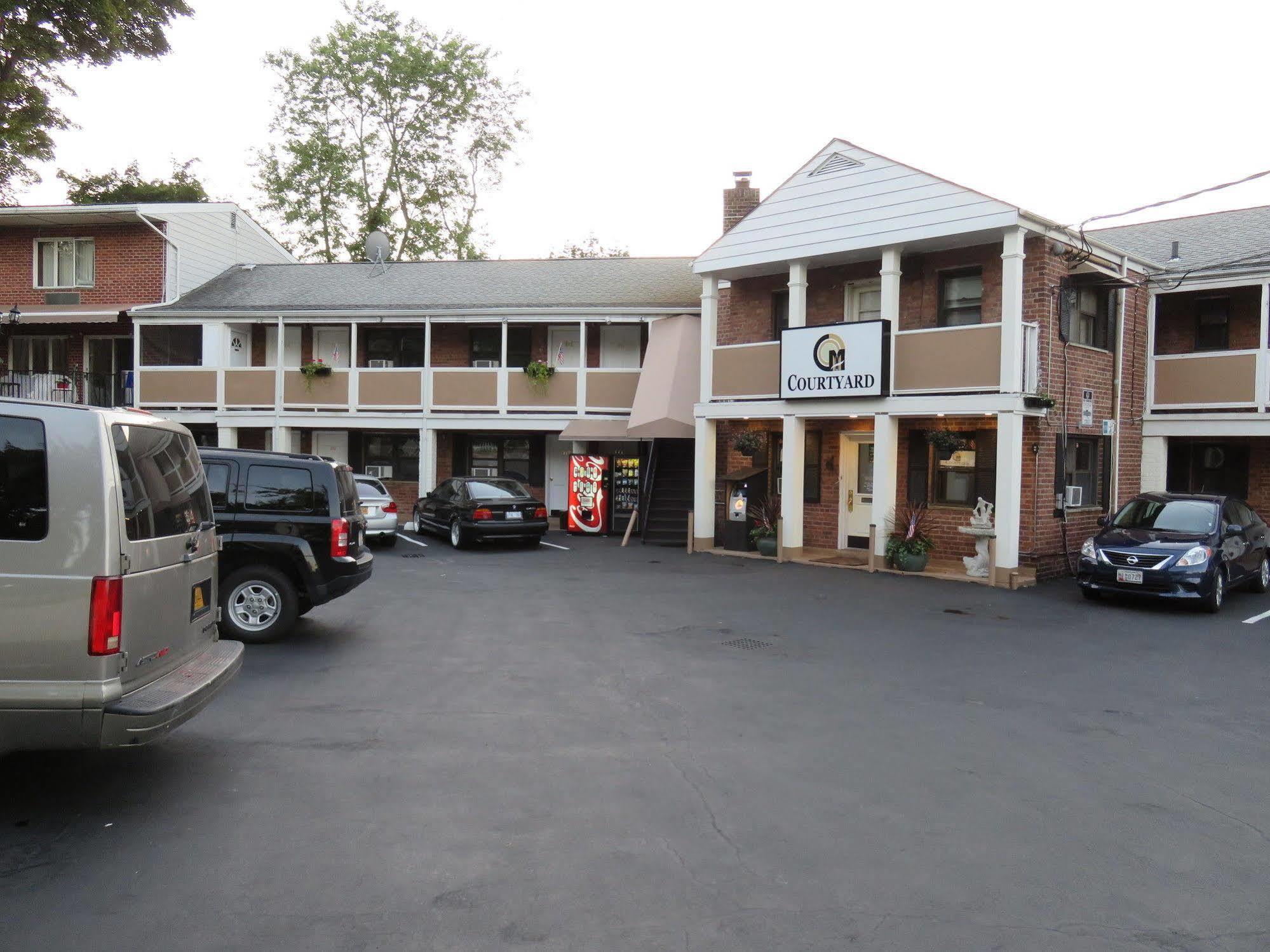 Central Motel Courtyard White Plains Εξωτερικό φωτογραφία