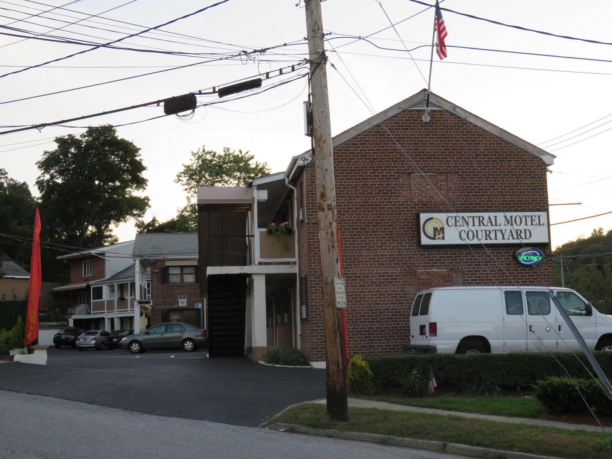 Central Motel Courtyard White Plains Εξωτερικό φωτογραφία