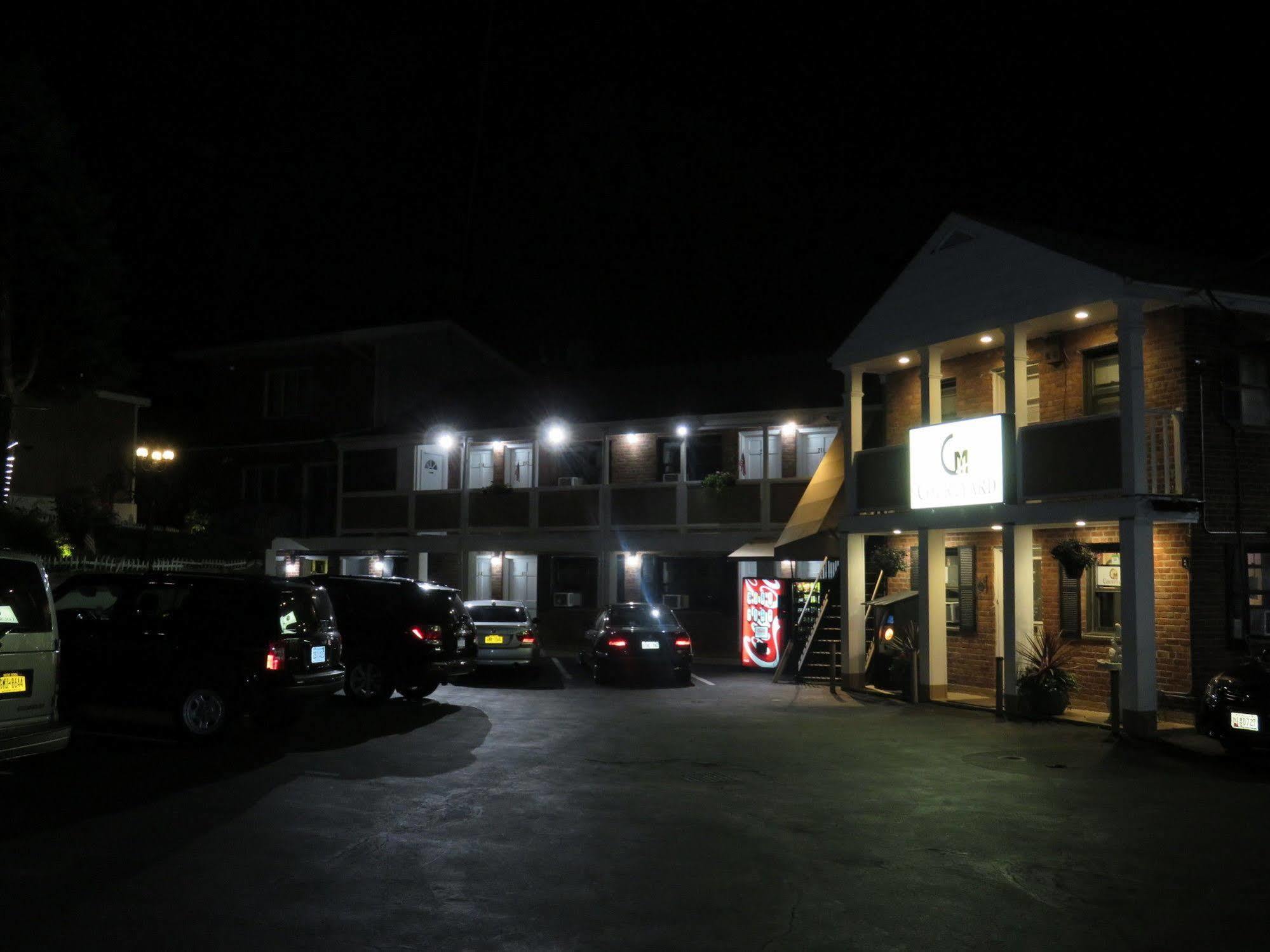 Central Motel Courtyard White Plains Εξωτερικό φωτογραφία