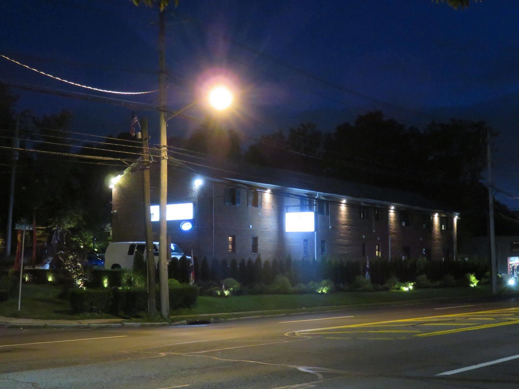 Central Motel Courtyard White Plains Εξωτερικό φωτογραφία