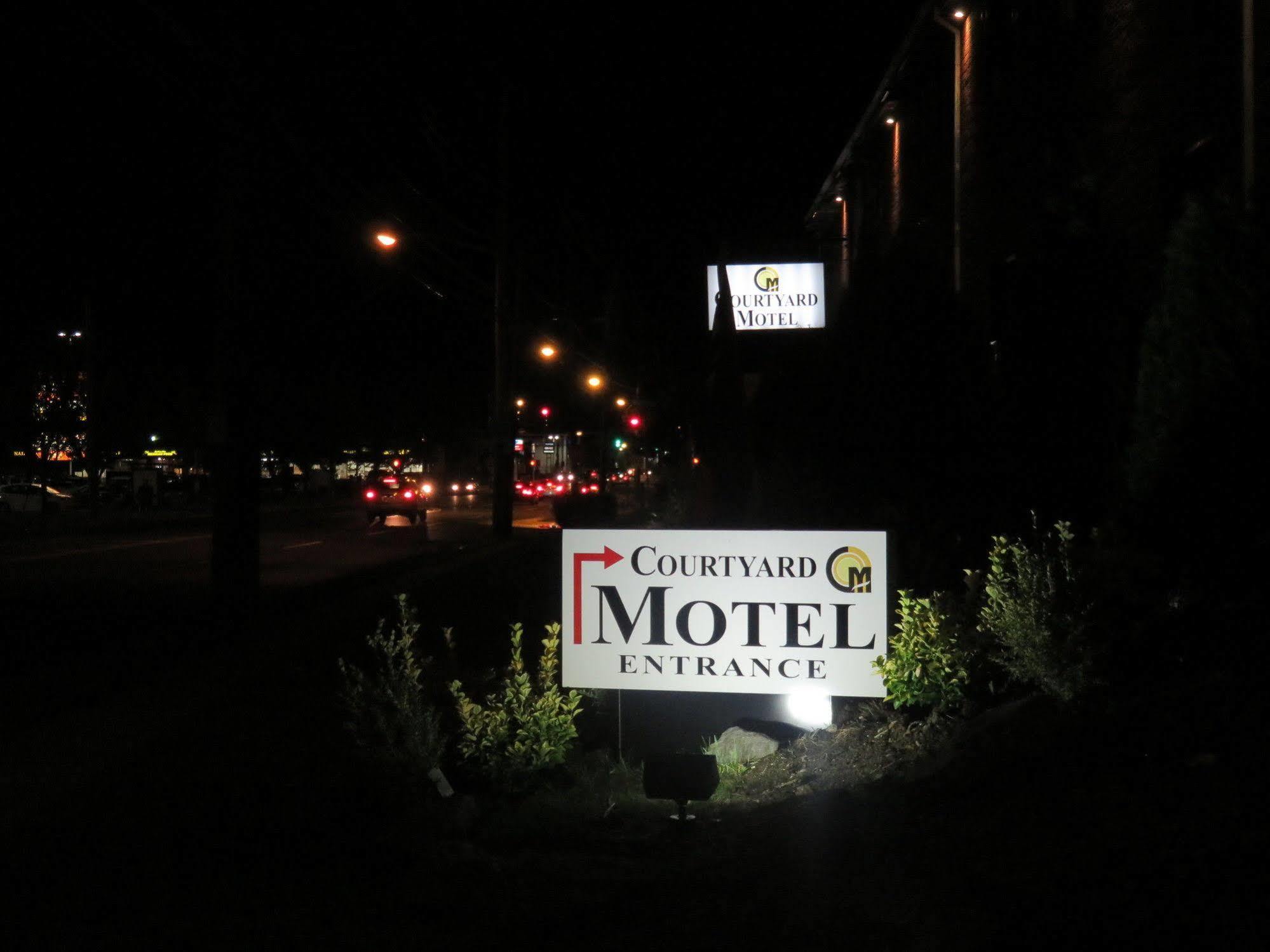 Central Motel Courtyard White Plains Εξωτερικό φωτογραφία
