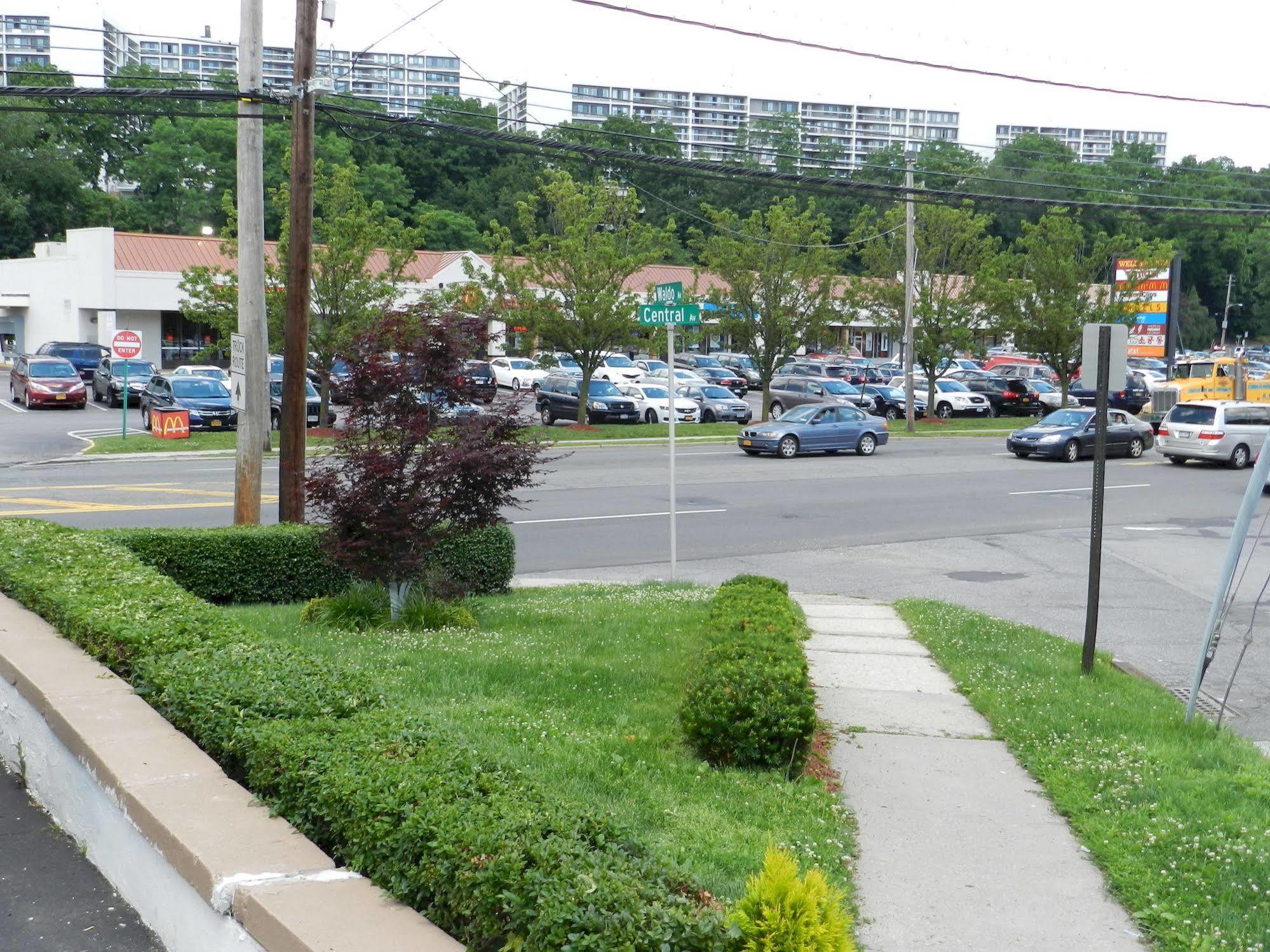 Central Motel Courtyard White Plains Εξωτερικό φωτογραφία