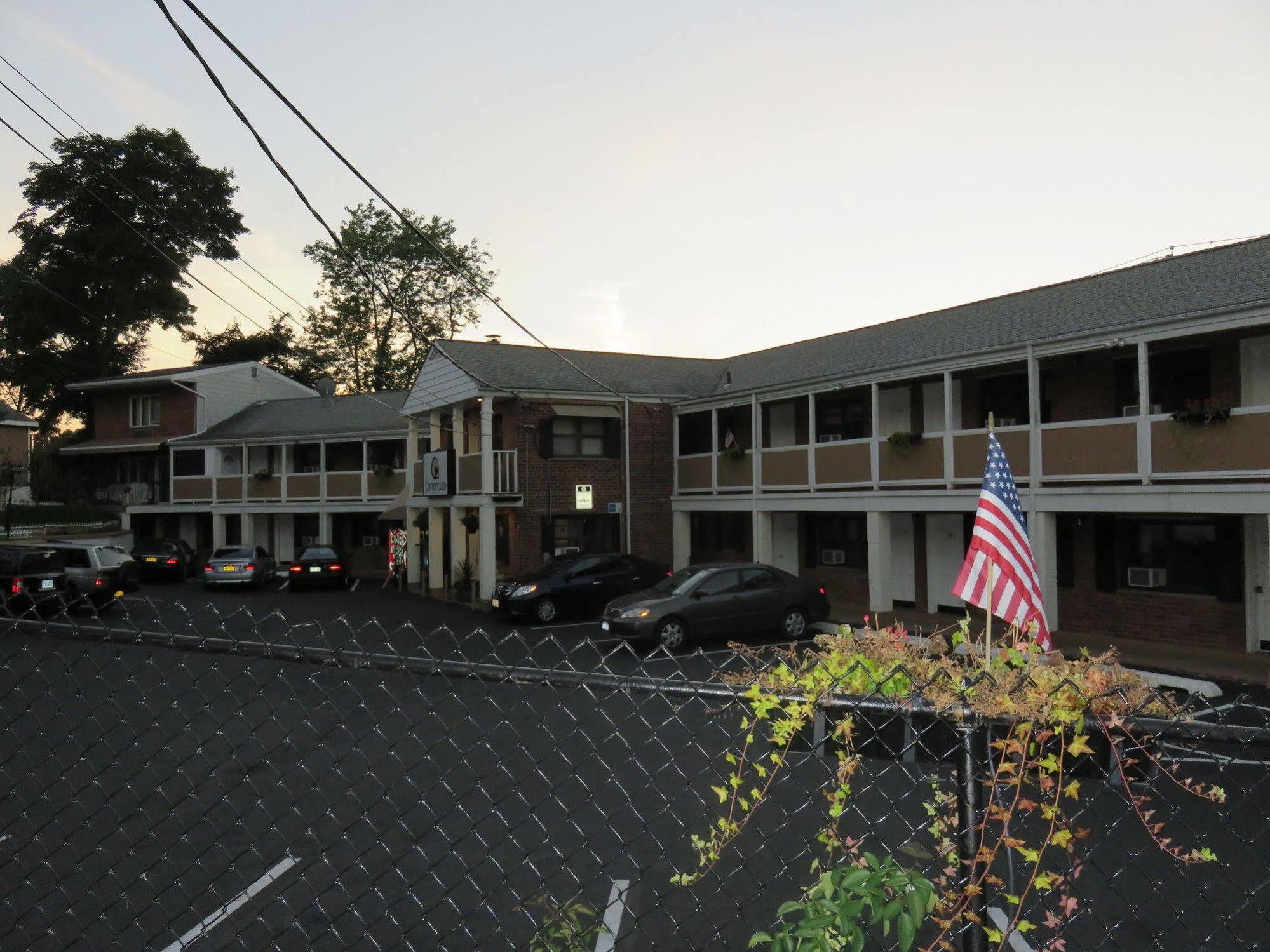 Central Motel Courtyard White Plains Εξωτερικό φωτογραφία