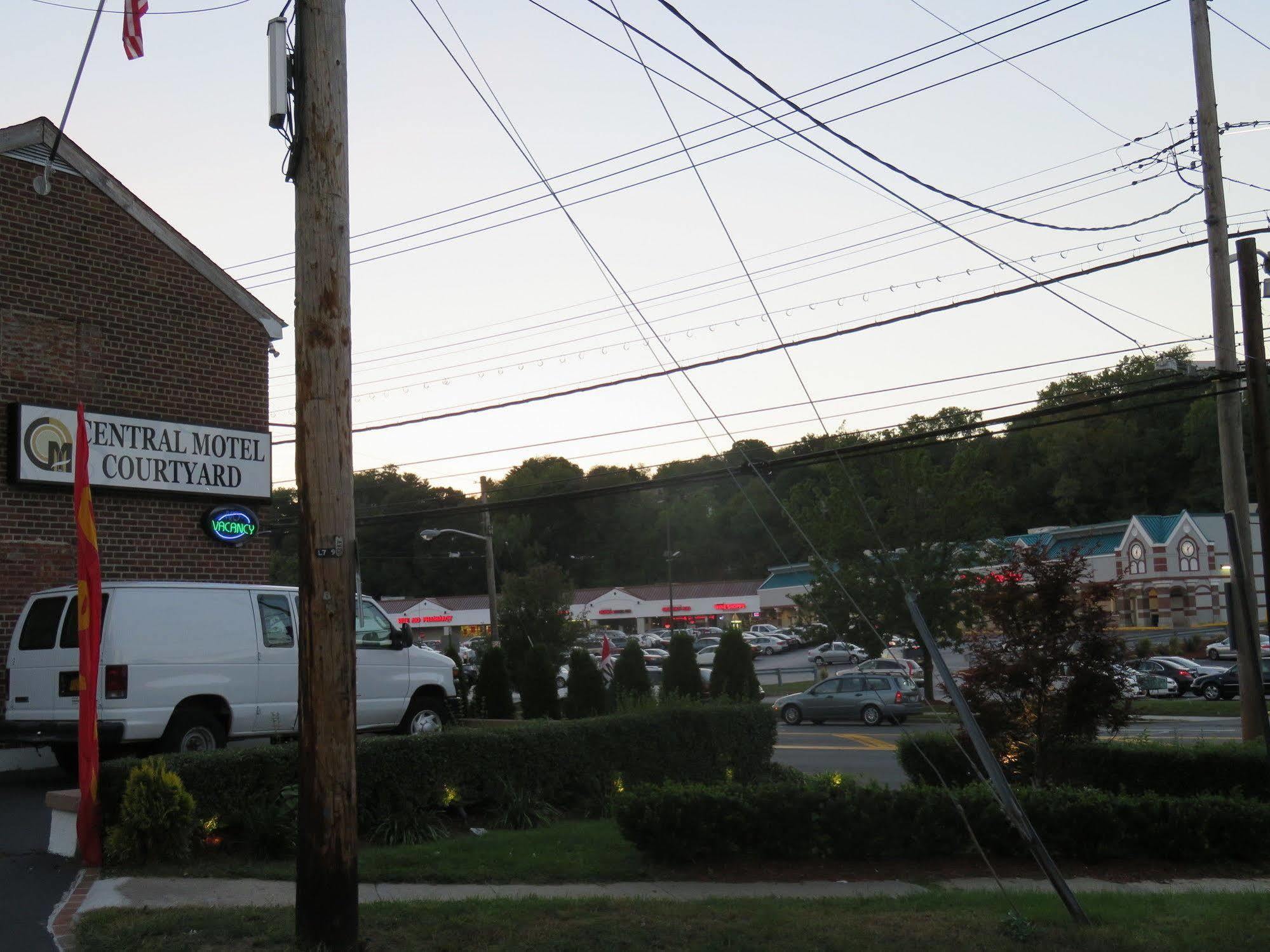 Central Motel Courtyard White Plains Εξωτερικό φωτογραφία