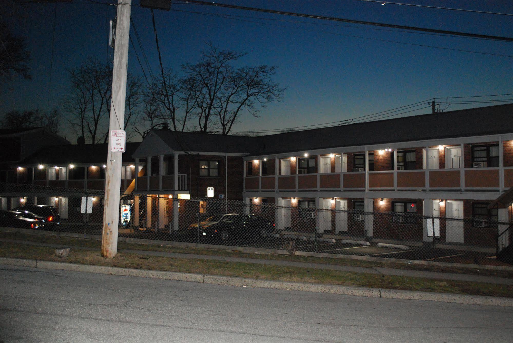 Central Motel Courtyard White Plains Εξωτερικό φωτογραφία