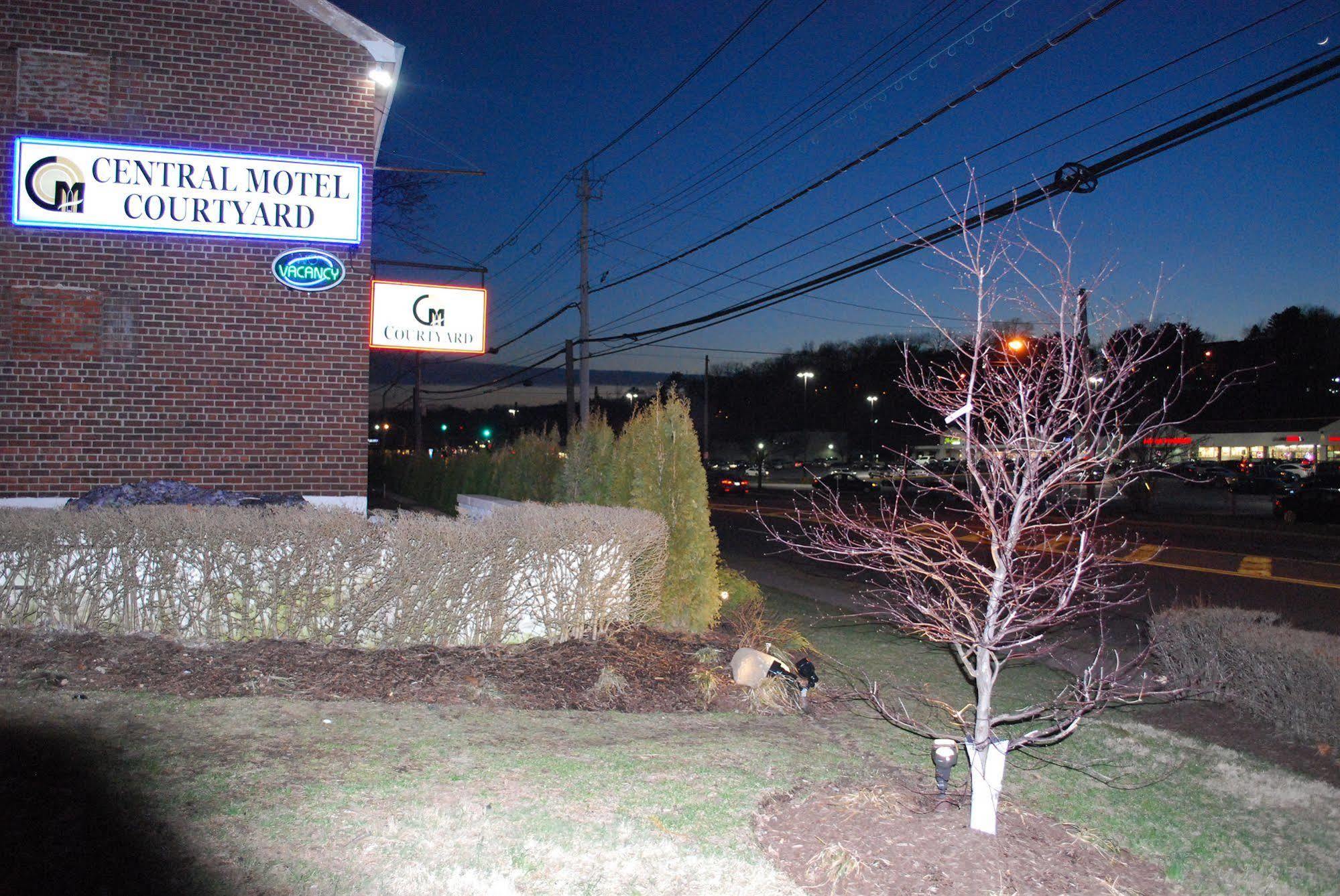 Central Motel Courtyard White Plains Εξωτερικό φωτογραφία