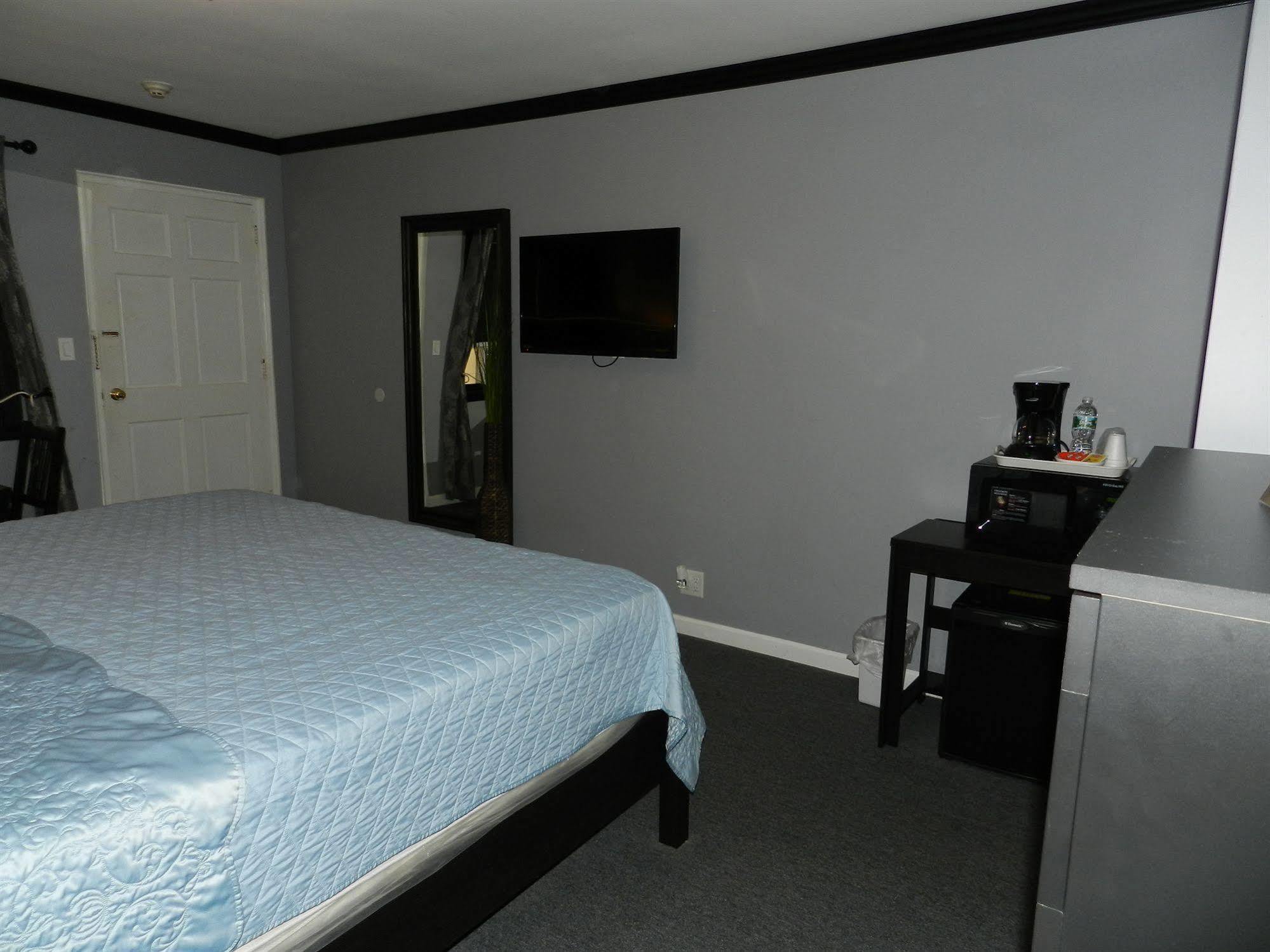 Central Motel Courtyard White Plains Εξωτερικό φωτογραφία